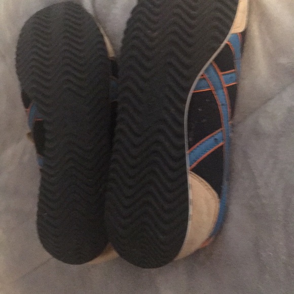 ASICS - Picture 2 of 4